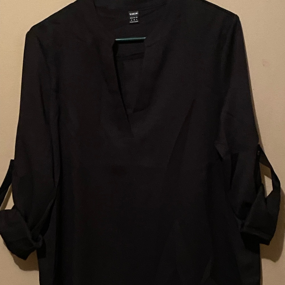 NBW Black v neck shirt option to wear 3/4 length sleeve Size L
